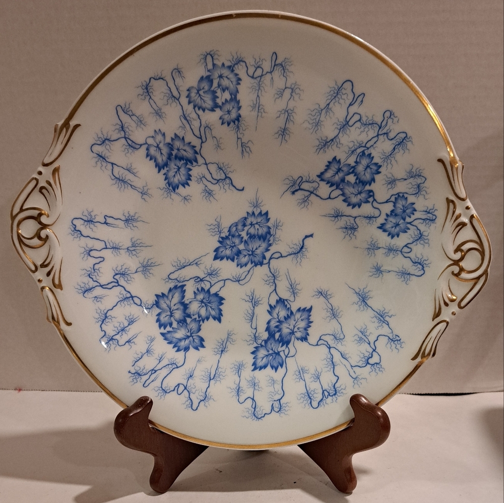 George Grainger & Co (Royal China Works, Worcester) "Moss Fibre" cake plate.